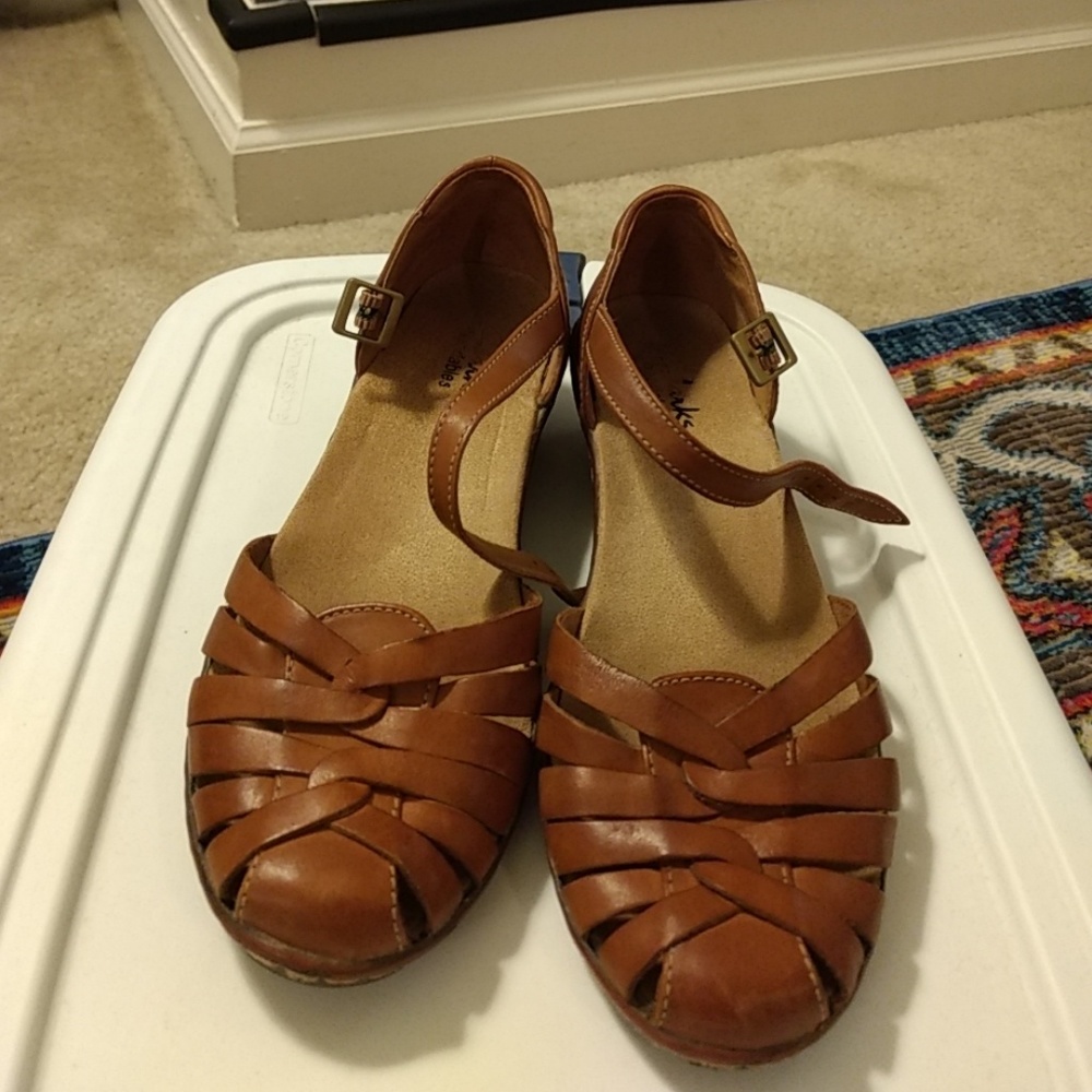 Clarks Bendables closed toe sandals